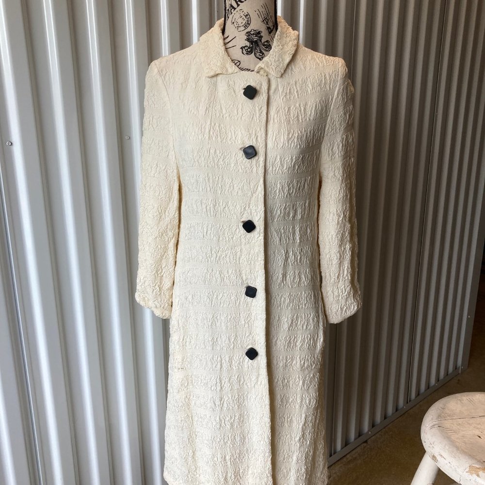 Travel Coat in a Textured White Crinkle Nylon 1960s Mod